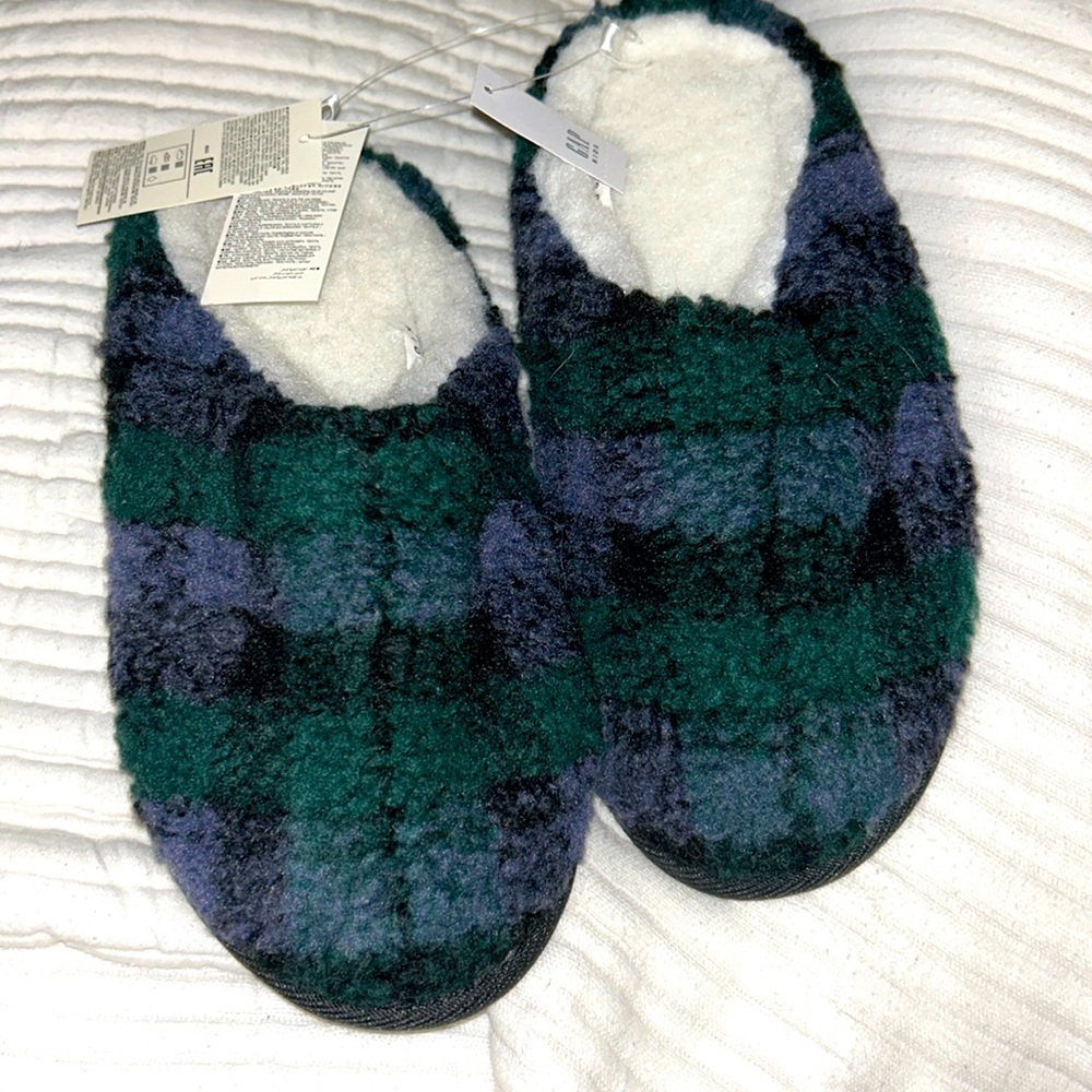 Gap slippers